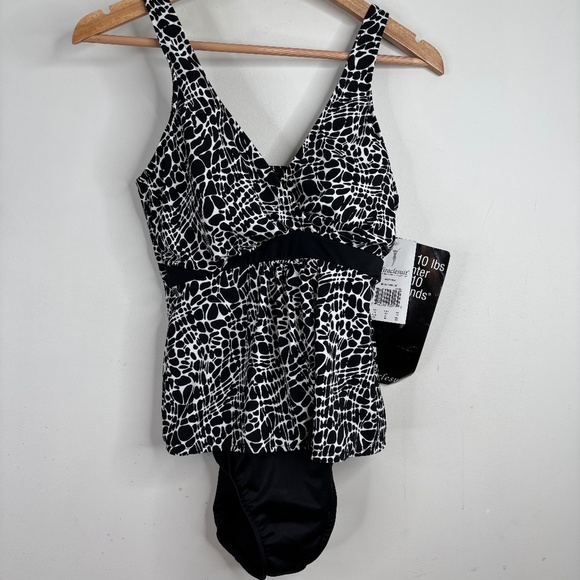 NWT Miraclesuit One Piece Swimsuit 12 Black White V Neck Swim Tank Dress Resort - Picture 1 of 11